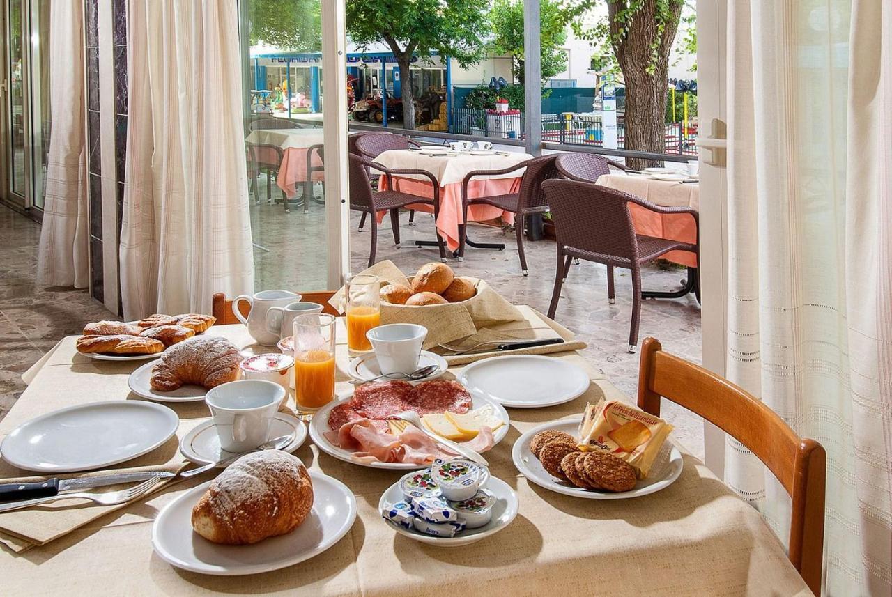 Hotel Ninfea Cattolica Exterior photo